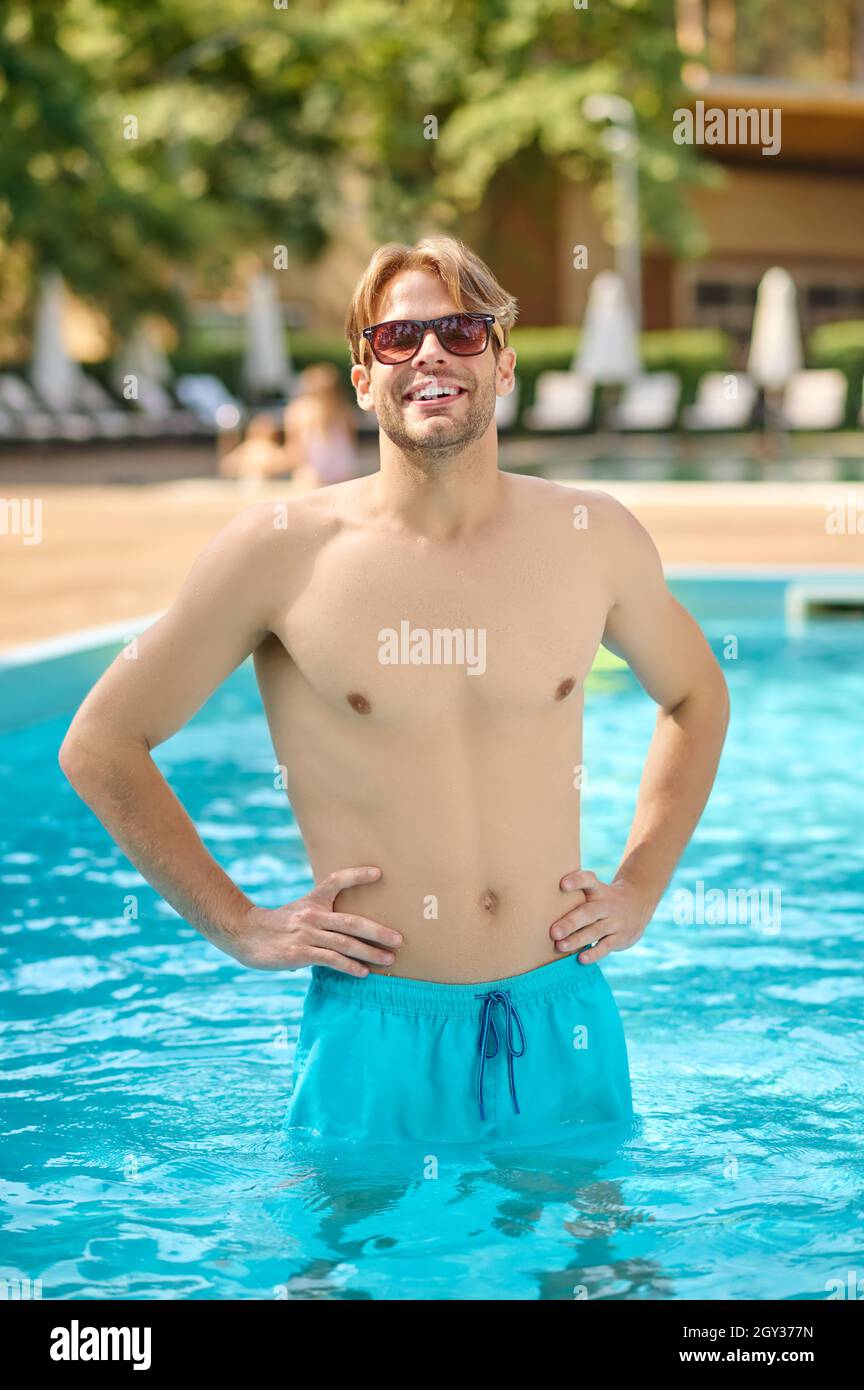 Man pool sunglasses hi-res stock photography and images - Alamy