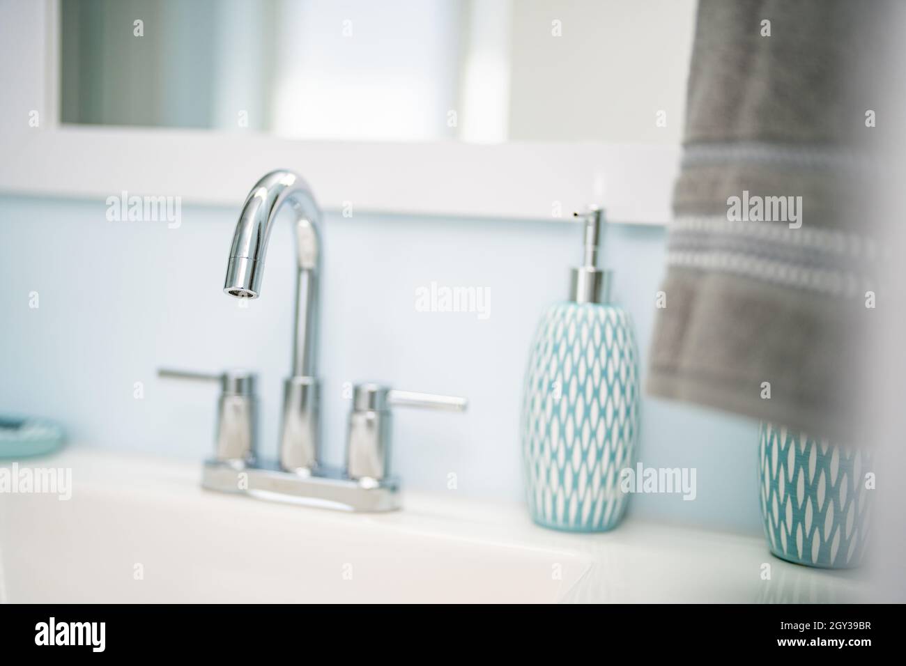 Soap dispenser sink hires stock photography and images Alamy