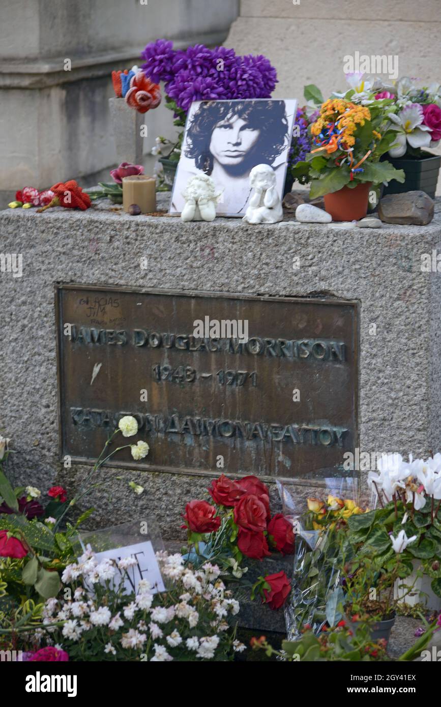 FRANCE, Paris (75020), Pere Lachaise Cemetery, Jim Morrison's grave ...