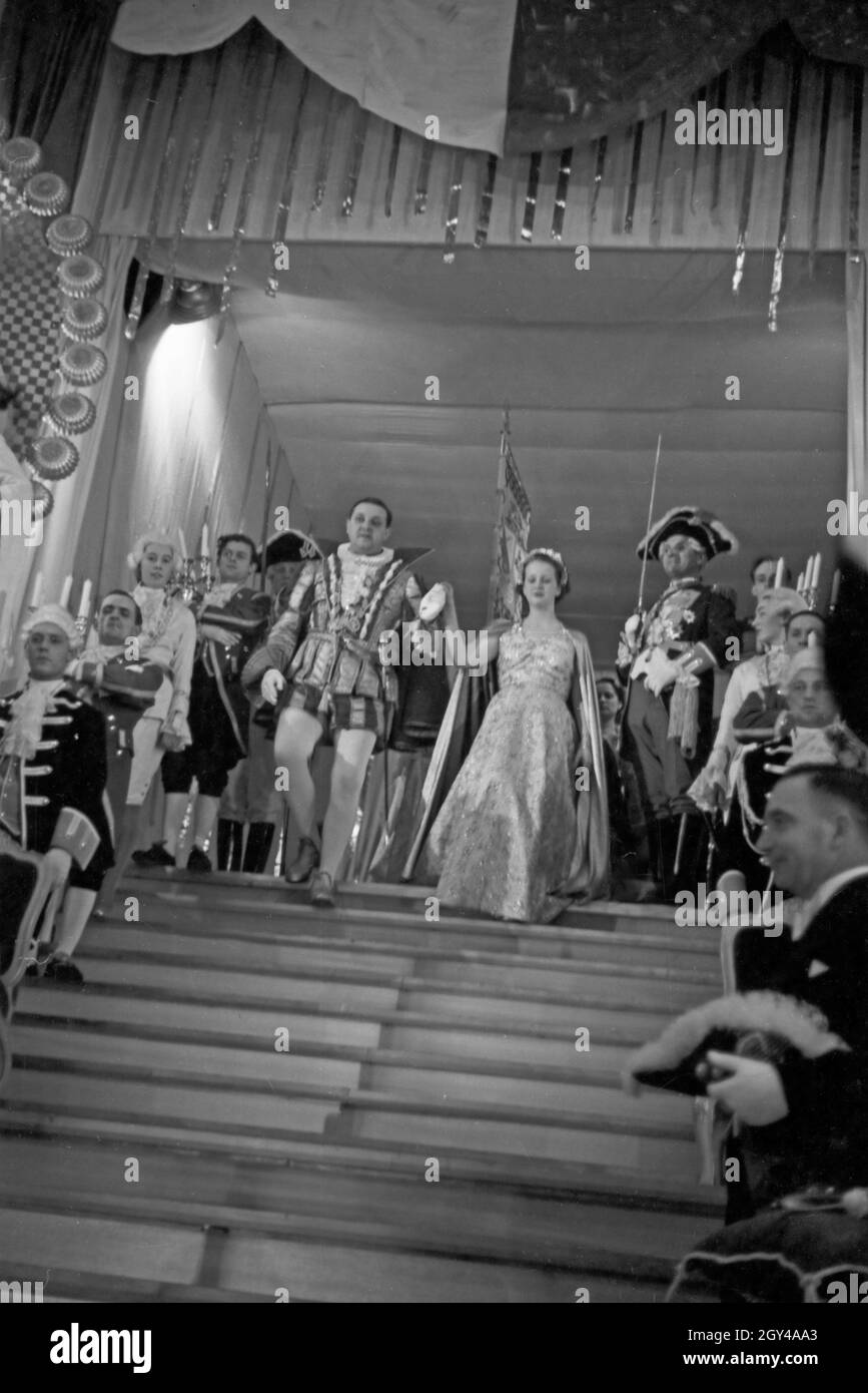 Das designierte, noch ungekrönte Prinzenpaar der Mainzer Fastnacht 1938, Martin Ohaus und Hildegard Kühne, anläßlich des 100. Jubiläums des MCV. The designated, yet uncrowned, prince and princess of carnival in Mainz, 1938. Stock Photo