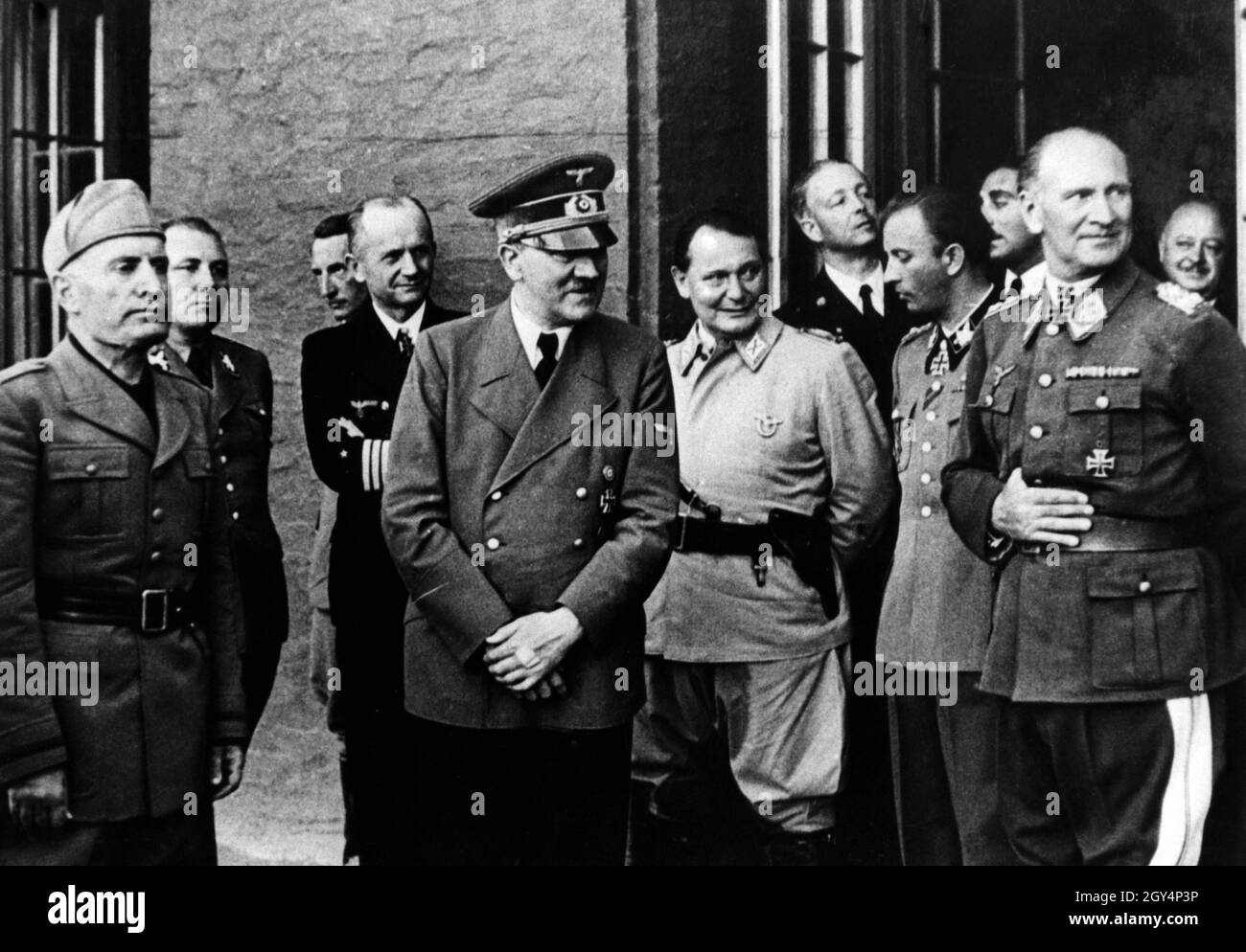 From left: Benito Mussolini, Martin Bormann, Karl Dönitz, Adolf Hitler, Hermann Göring, Hermann Fegelein, Generaloberst Loerzer. A few hours earlier, the military resistance's bomb attempt on Adolf Hitler had failed. [automated translation] Stock Photo