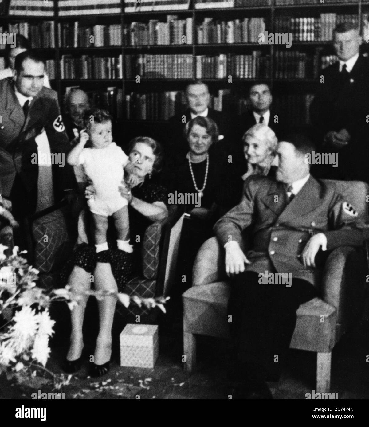 adolf hitlers children and wife