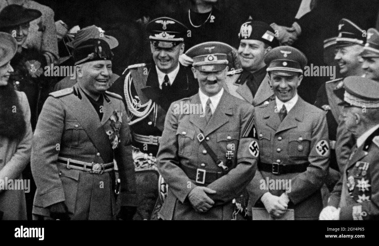Adolf Hitler with Benito Mussolini of the honorary box of a parade, 1938. Besides them are from left: King of Italy Viktor Emanuel III, Joachim von Ribbentrop, Count Galeazzo Ciano, Joseph Goebbels, Heinrich Himmler and Rudolf Heß. [automated translation] Stock Photo