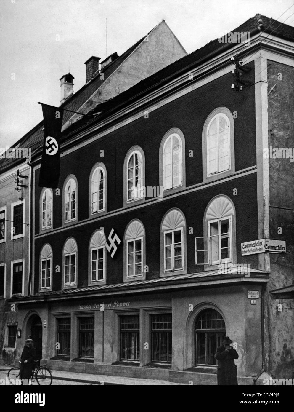 The house where Adolf Hitler was born on Adolf Hitler Straße in Braunau am Inn in Upper Austria. [automated translation] Stock Photo
