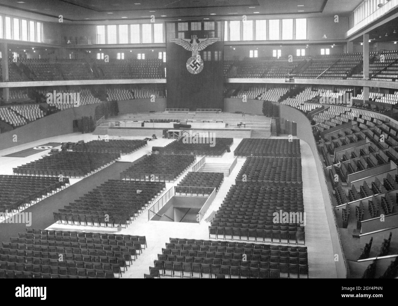 Hitler, Jesus und Bowie - Deutschlandhalle vor 90 Jahren eröffnet