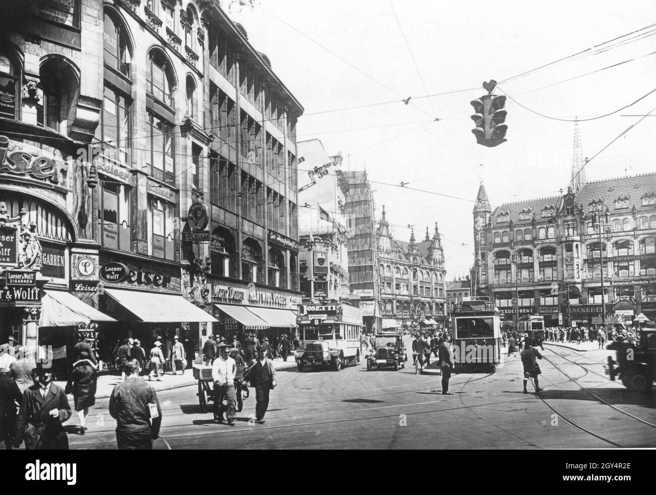 'The photograph shows the busy Spittelmarkt in Berlin-Mitte in 1928. On the left is a branch of the cigar brand ''Loeser und Wolff'' and the shoe shop ''Leiser''. The spire of St. Peter's Church can be seen in the background on the right. [automated translation]' Stock Photo