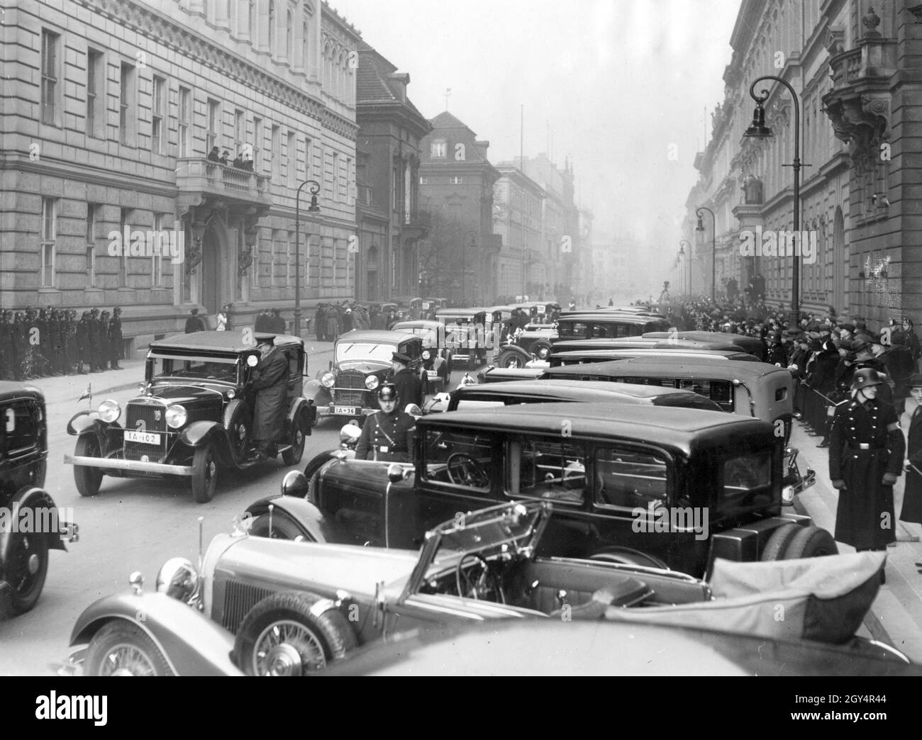 Adolf Hitler met with diplomats for a New Year's reception at the Palais des Reichspräsidenten (center left) on Wilhelmstraße in Berlin-Mitte in early January 1937. The photograph shows the cars being driven away close behind each other after the diplomats have disembarked, watched by numerous spectators and members of the Leibstandarte SS Adolf Hitler. To the left is the Kellner Palace (part of the Foreign Office), to the right of the Reich President's Palace is the Reich Ministry of Food and Agriculture. [automated translation] Stock Photo