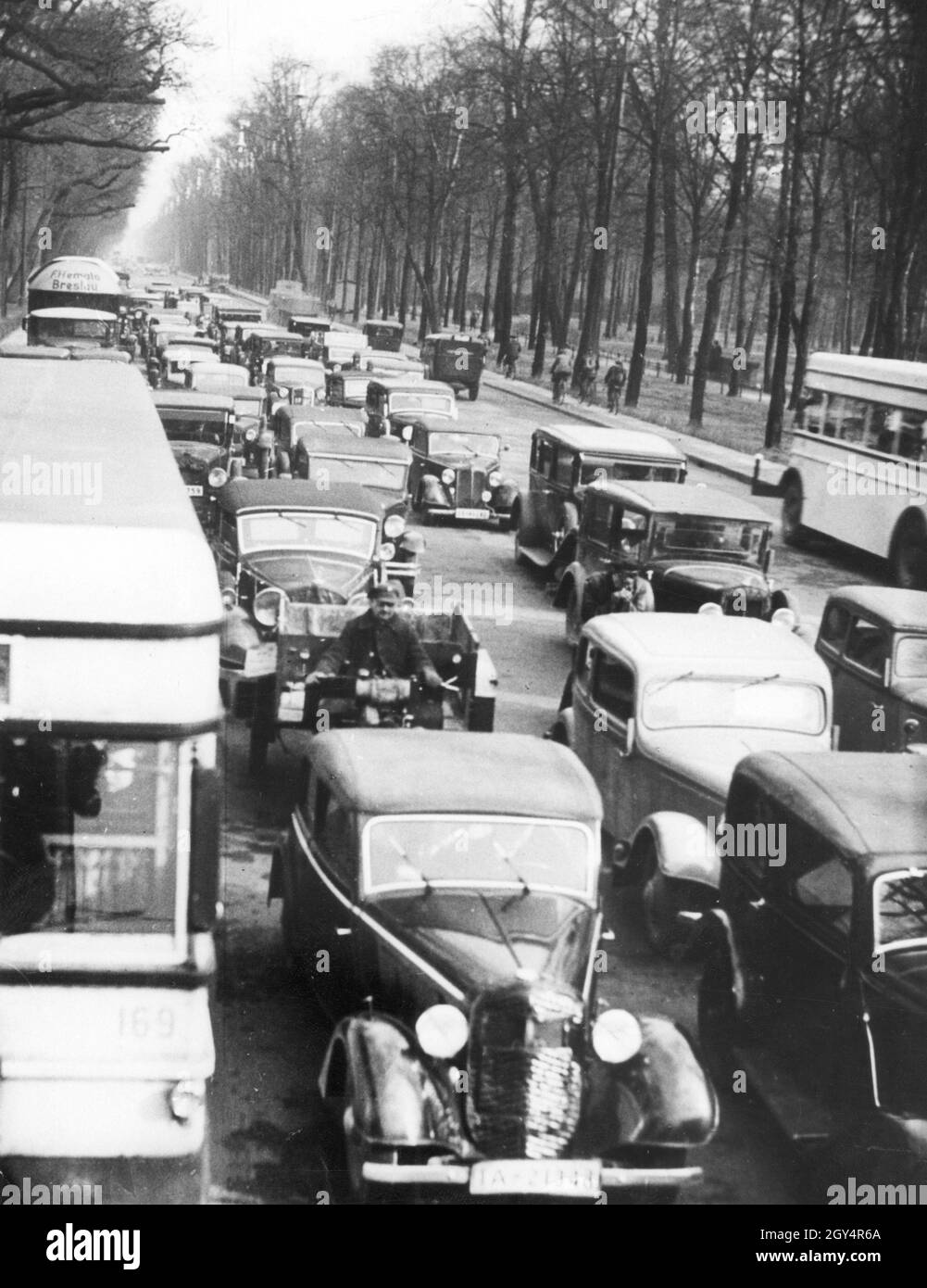 A traffic jam formed on the Charlottenburger Chaussee in Berlin-Spandau during rush hour in 1936. [automated translation] Stock Photo