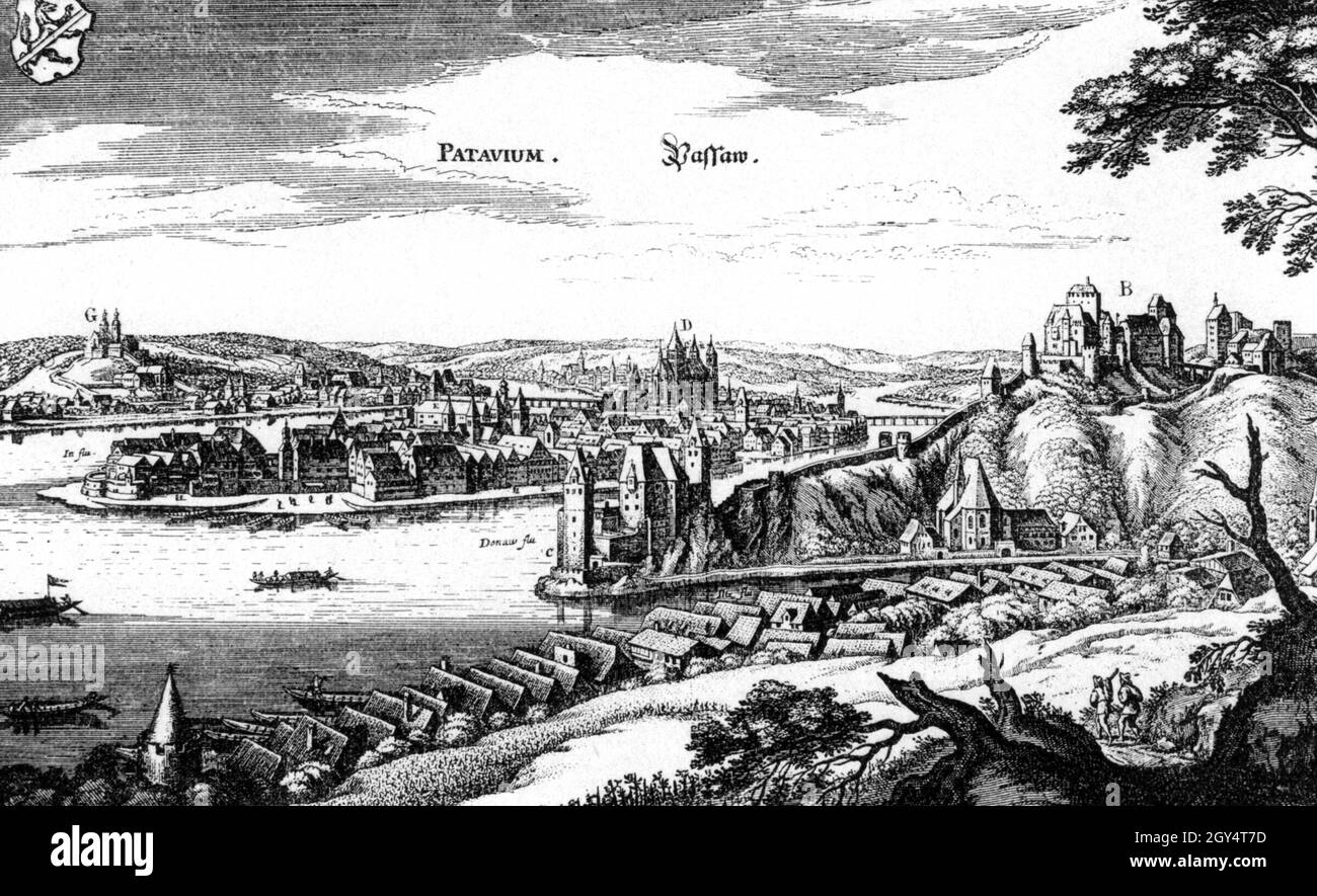 The copperplate engraving by Matthäus Merian from 1645 shows Passau enclosed by hills, including the Georgsberg, which is crowned by the Veste Oberhaus (B). On the opposite bank is the monastery of Mariahilf (G). In the middle is the Cathedral of St. Stephen, which was rebuilt in 1665. [automated translation] Stock Photo