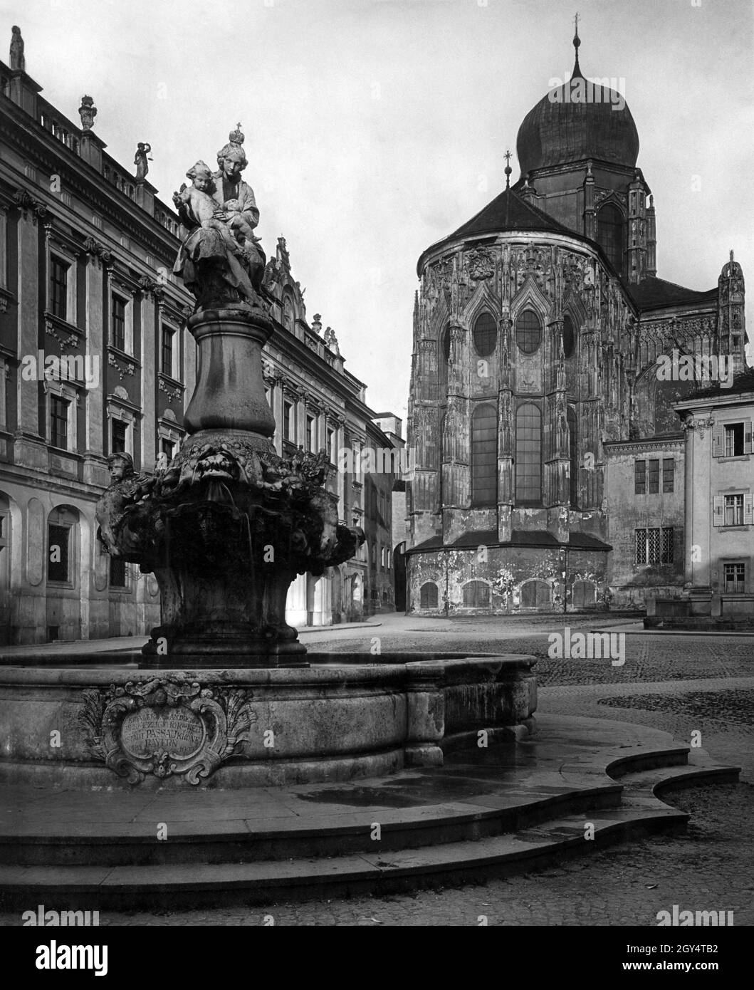 Passau cathedral square hi-res stock photography and images - Alamy