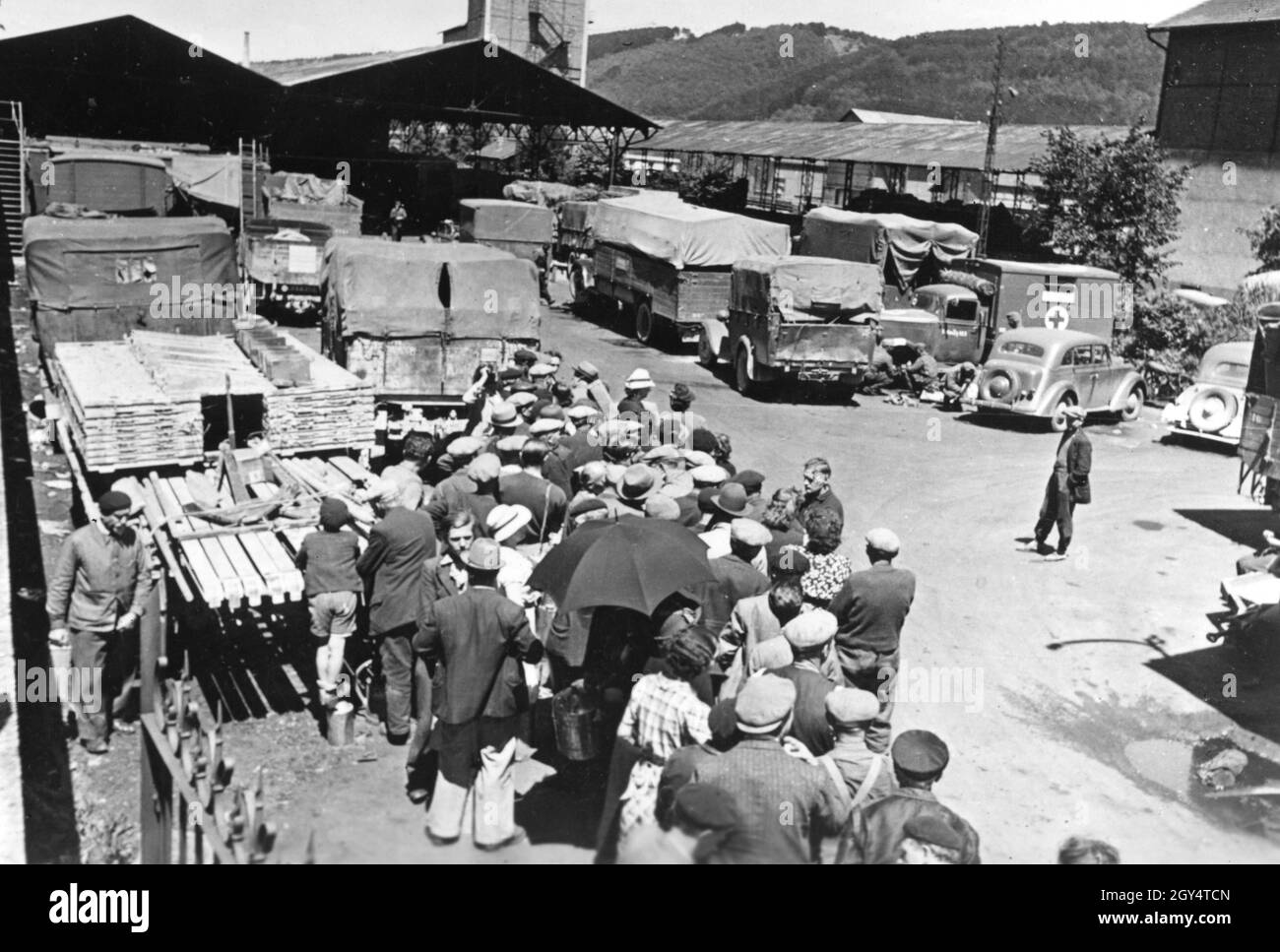 Point of distribution Black and White Stock Photos & Images Alamy