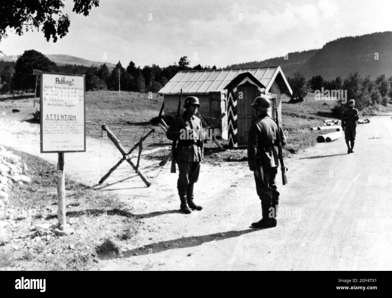 German border guards at a border post on the French-Swiss border. (undated photograph) [automated translation] Stock Photo