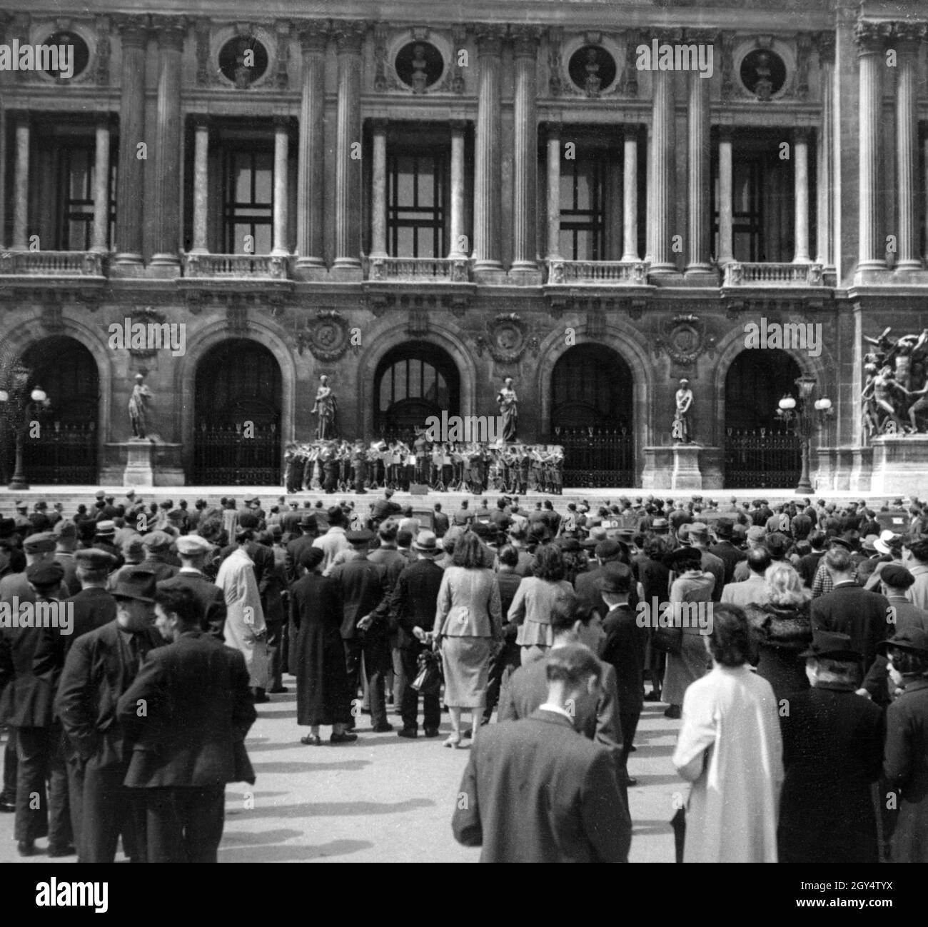 World War II: German military concert on the Place de l'Opéra in ...