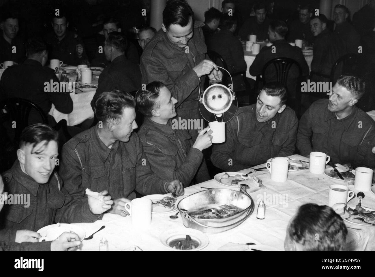 Troop ship world war 2 hi-res stock photography and images - Alamy
