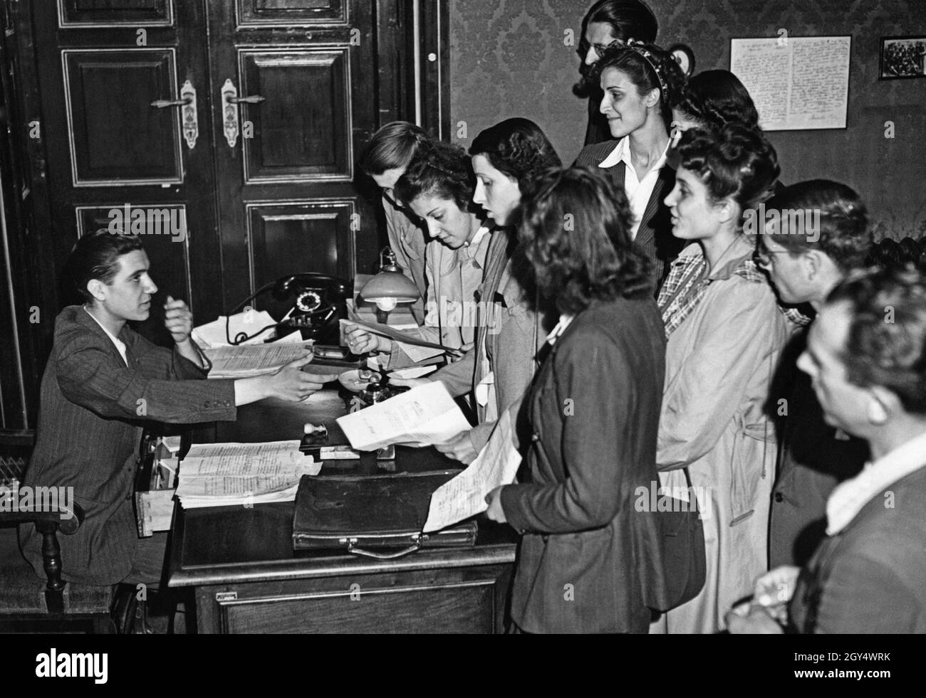 In 1943, labor service was introduced due to increasing labor shortages in the Italian war economy. The picture, taken on July 5 in Milan, shows a registration office for labor service. Numerous women are registering for service. Before the female students were admitted, their suitability for labor service was examined. [automated translation] Stock Photo