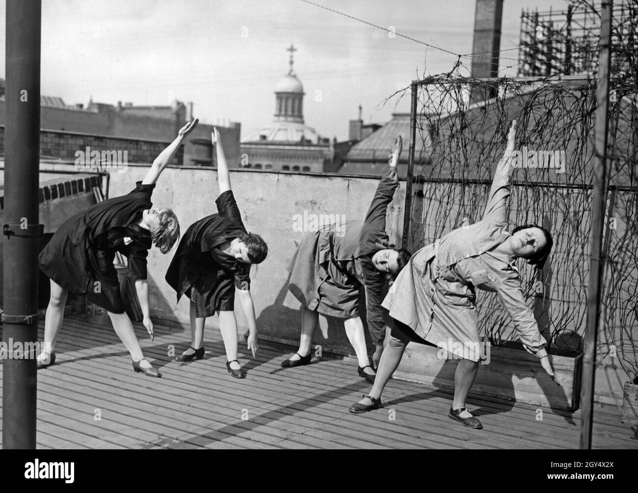 Female telephone operators of the Reichspost during gymnastic exercises. (undated photograph) [automated translation] Stock Photo