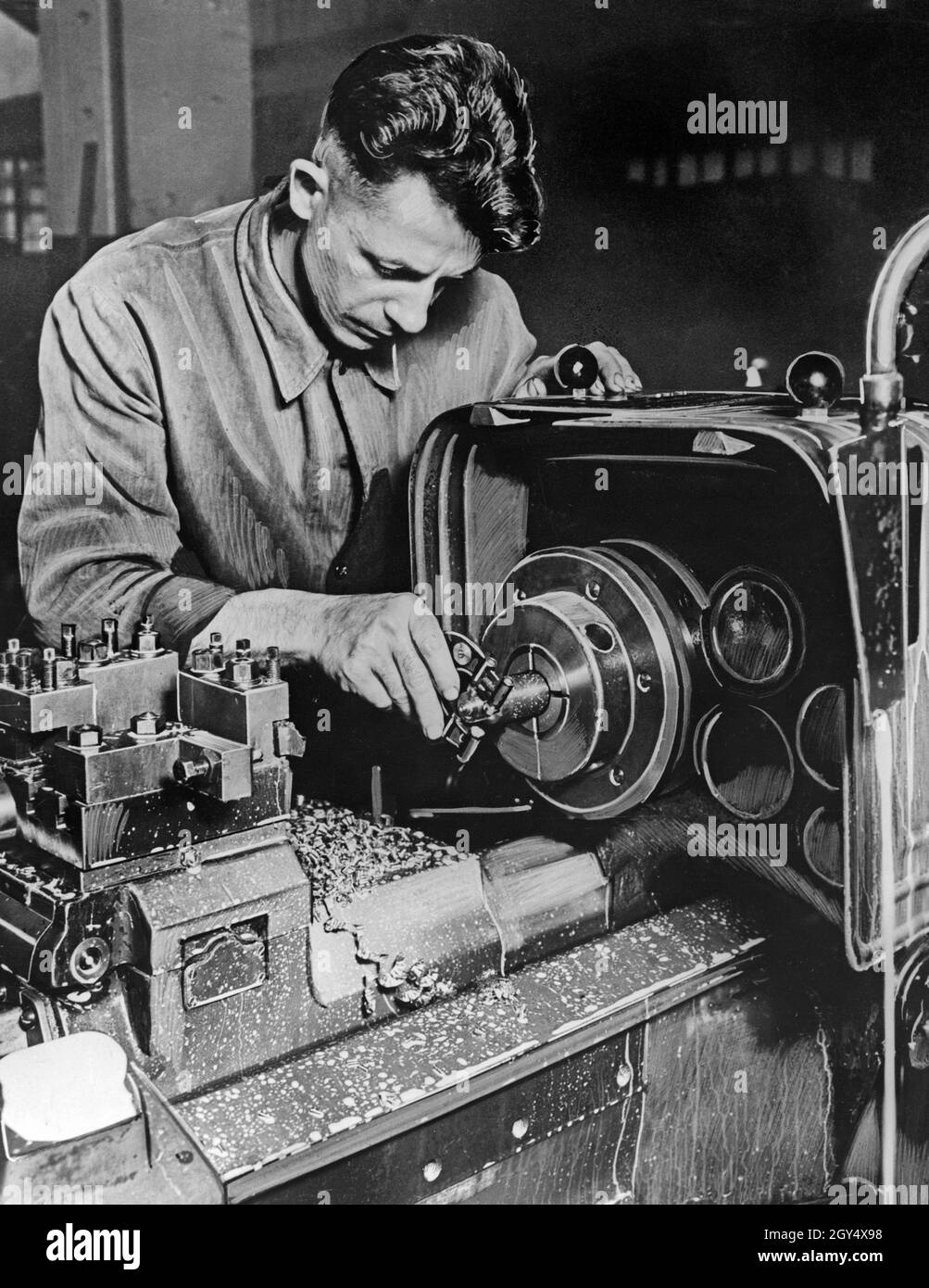 Lathe machine operator Black and White Stock Photos & Images Alamy