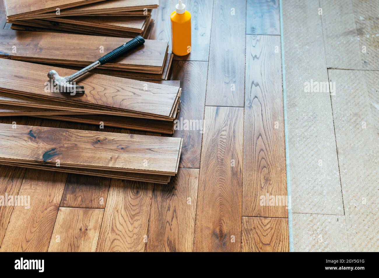 Solid oak wood flooring Stock Photo - Alamy