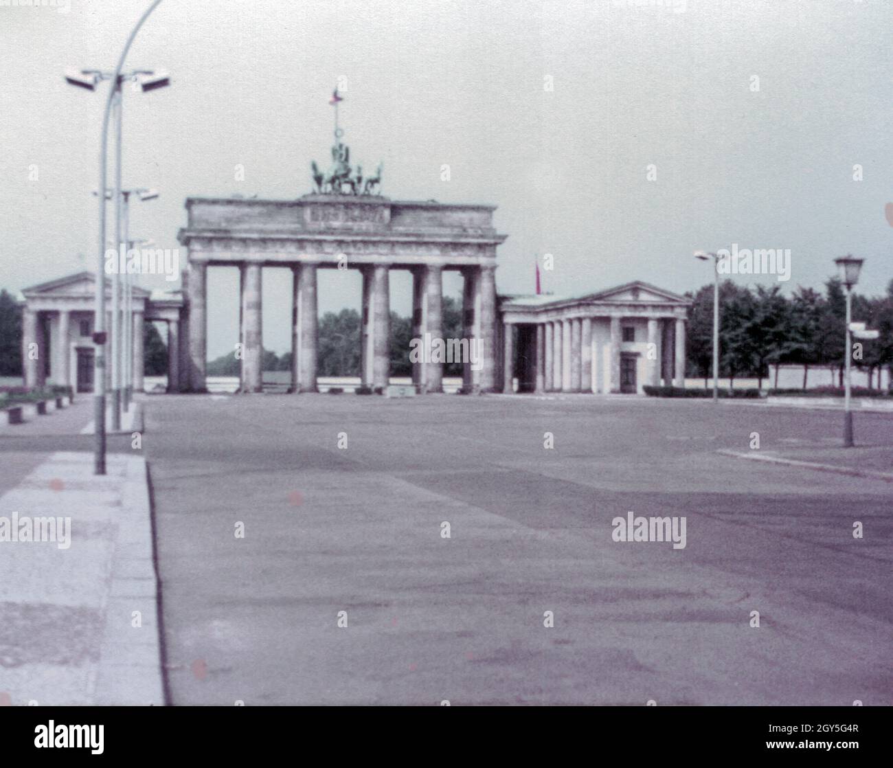 Brandenburg Gate, Berlin, East Germany, 1982 Stock Photo Alamy