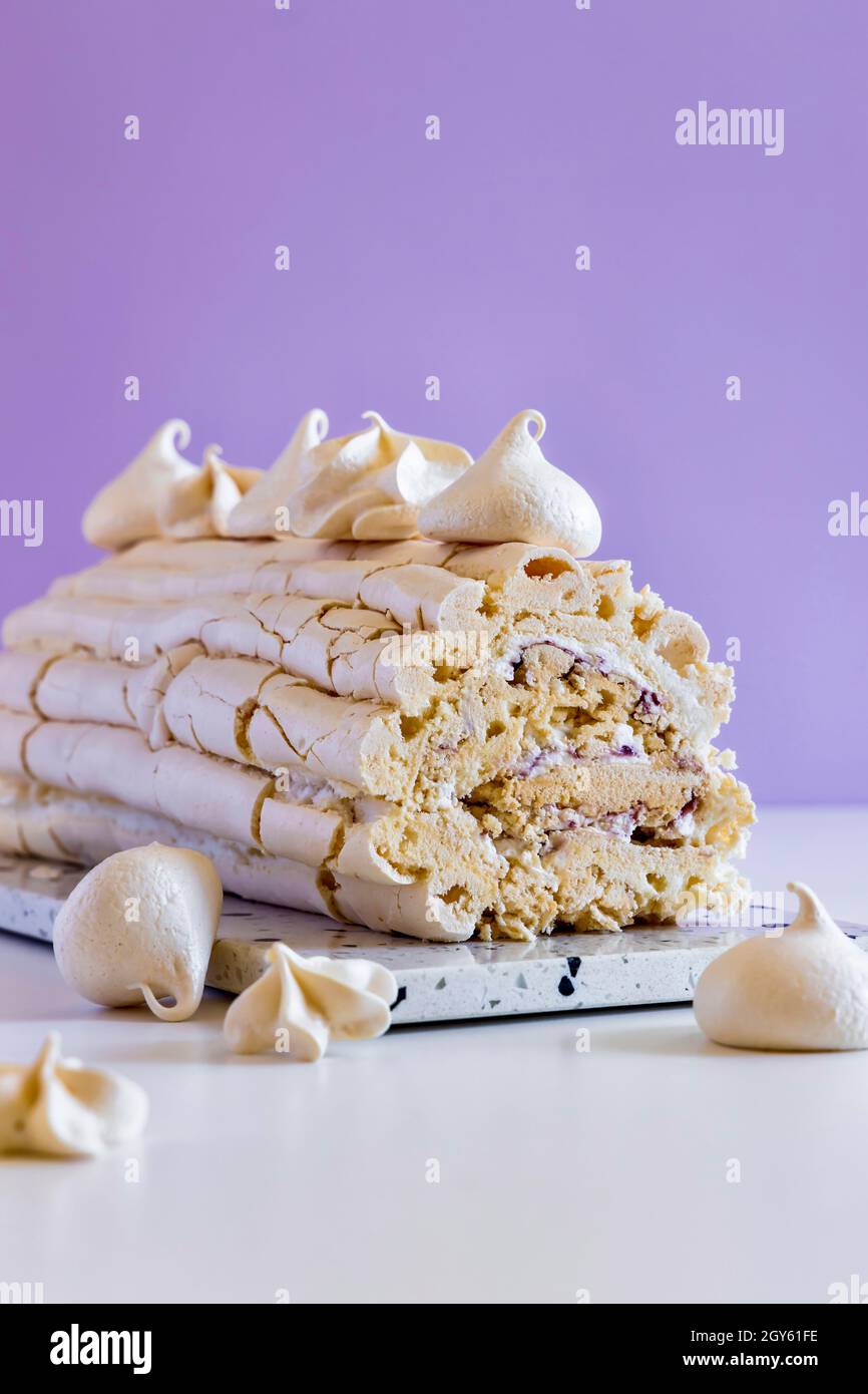 Meringue roulade hi-res stock photography and images - Alamy