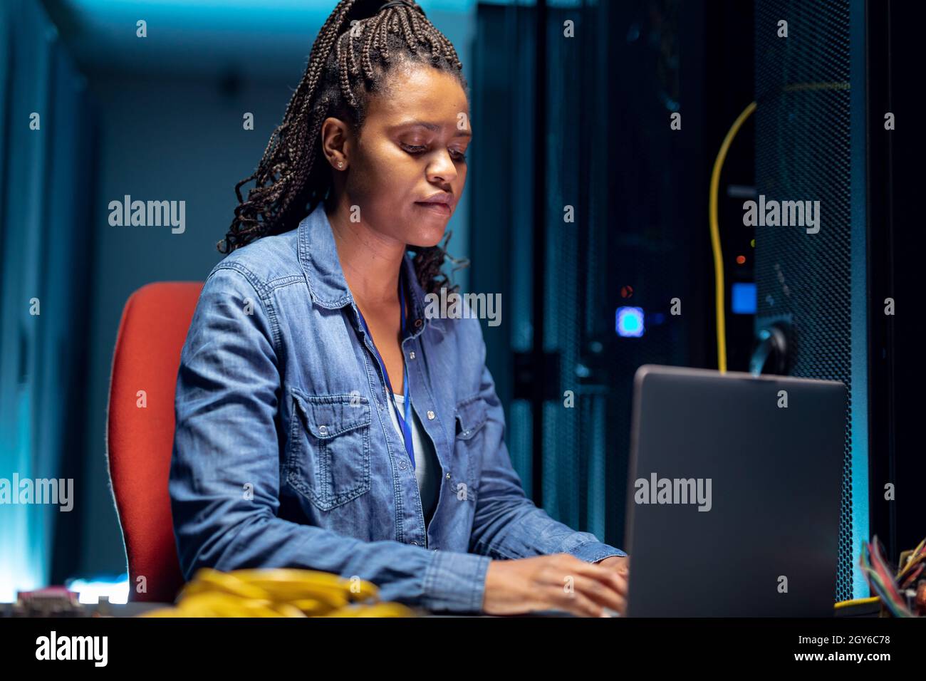 African american female tech hi-res stock photography and images - Alamy