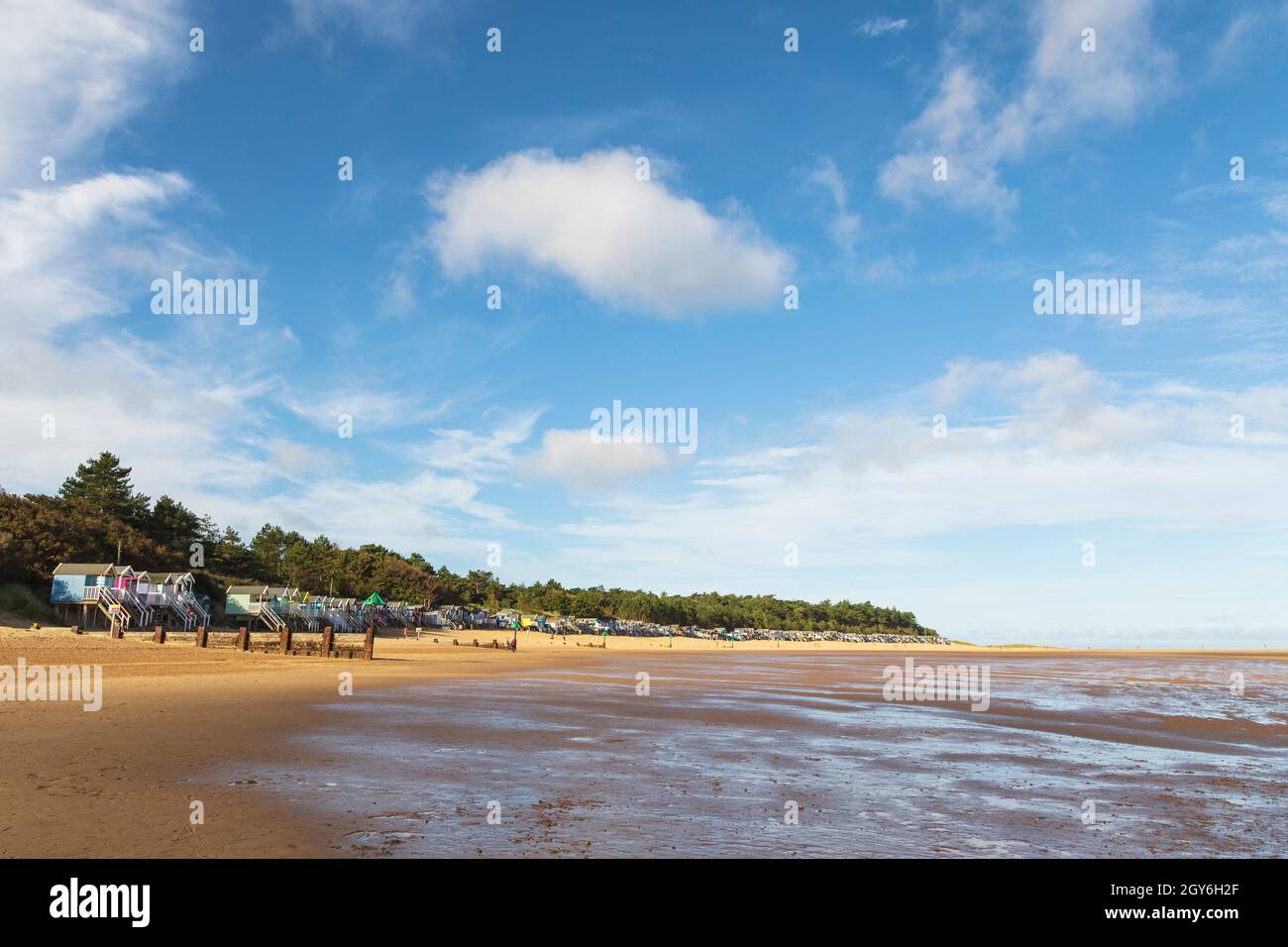 holkham-beach-huts-hi-res-stock-photography-and-images-alamy