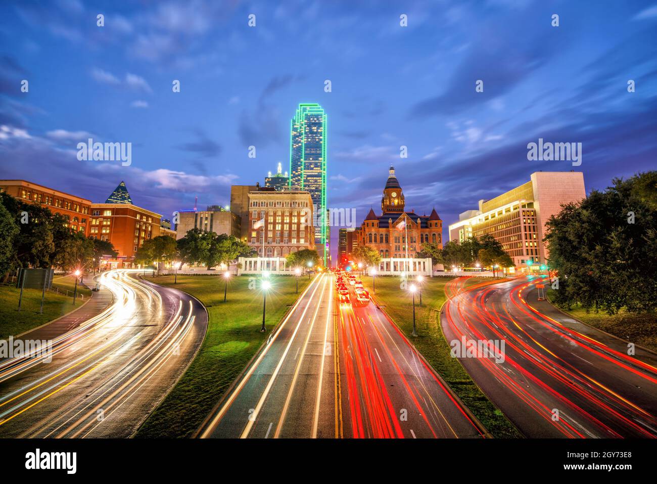 Dallas skyline freeway traffic hi-res stock photography and images - Alamy