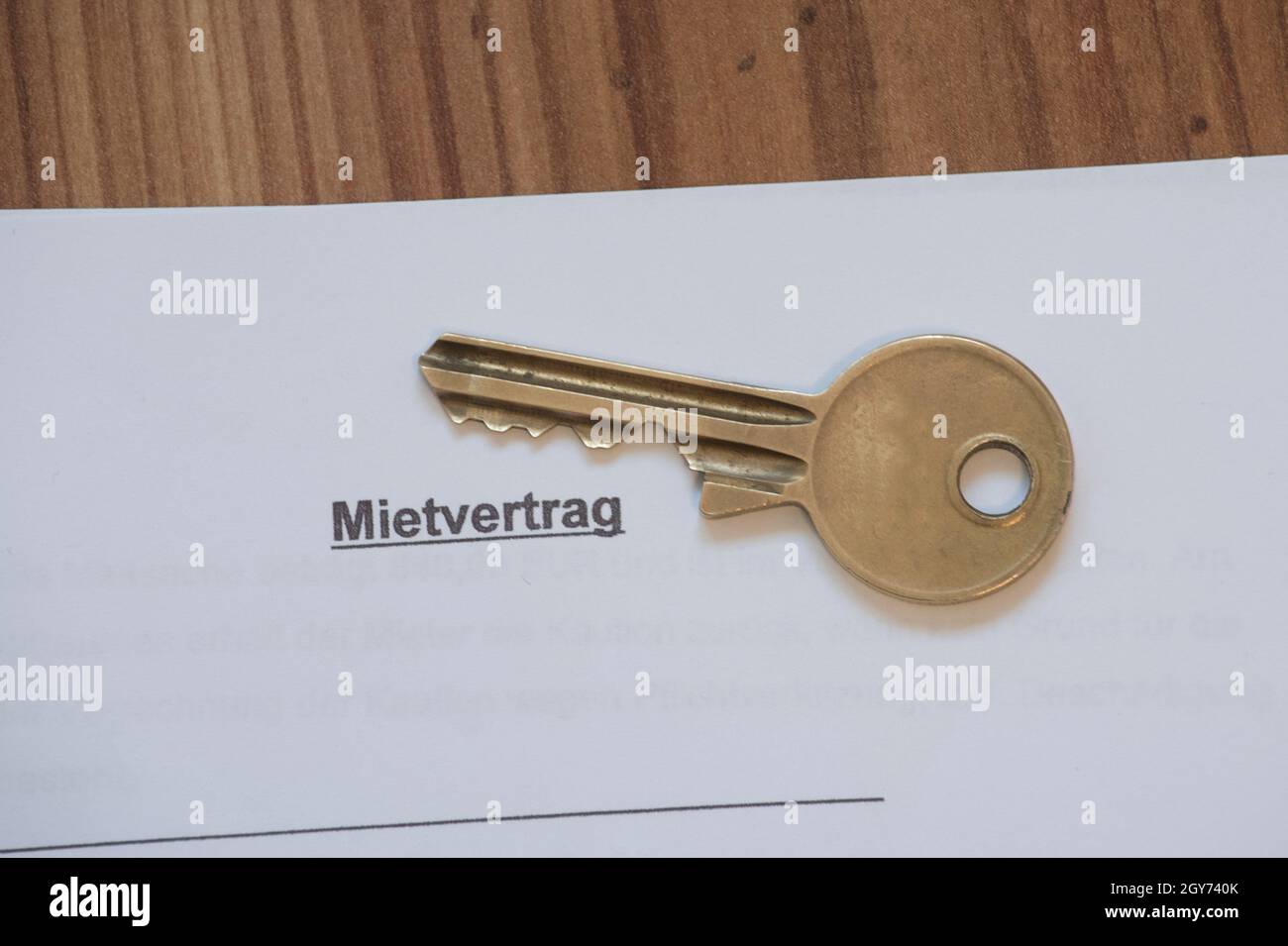 key and lease or rental agreement in german (Mietvertrag) when renting Stock Photo