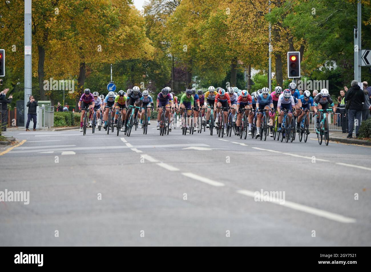 Southend-on-Sea, Essex, UK, 7th October 2021, Women’s Cycling Tour 2021 - stage 4, Chalkwell Avenue. Terry Mendoza Credit: Terence Mendoza/Alamy Live News Stock Photo