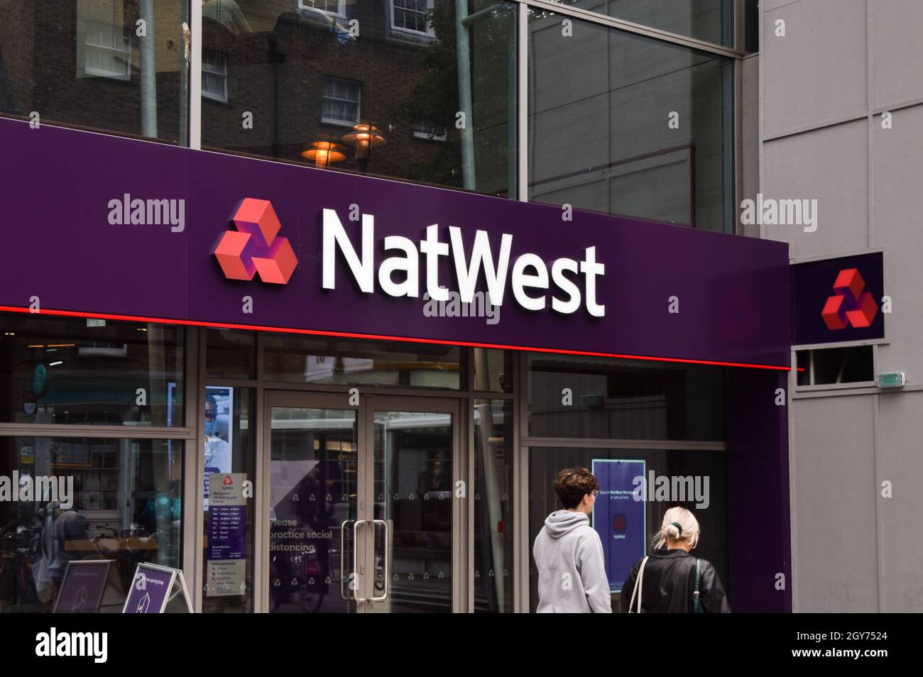 London santander offices hires stock photography and images Alamy