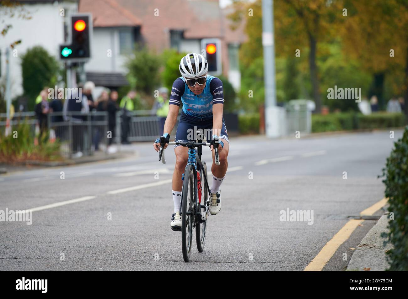Southend-on-Sea, Essex, UK, 7th October 2021, Women’s Cycling Tour 2021 - stage 4, Final competitors, Chalkwell Avenue. Terry Mendoza Credit: Terence Mendoza/Alamy Live News Stock Photo