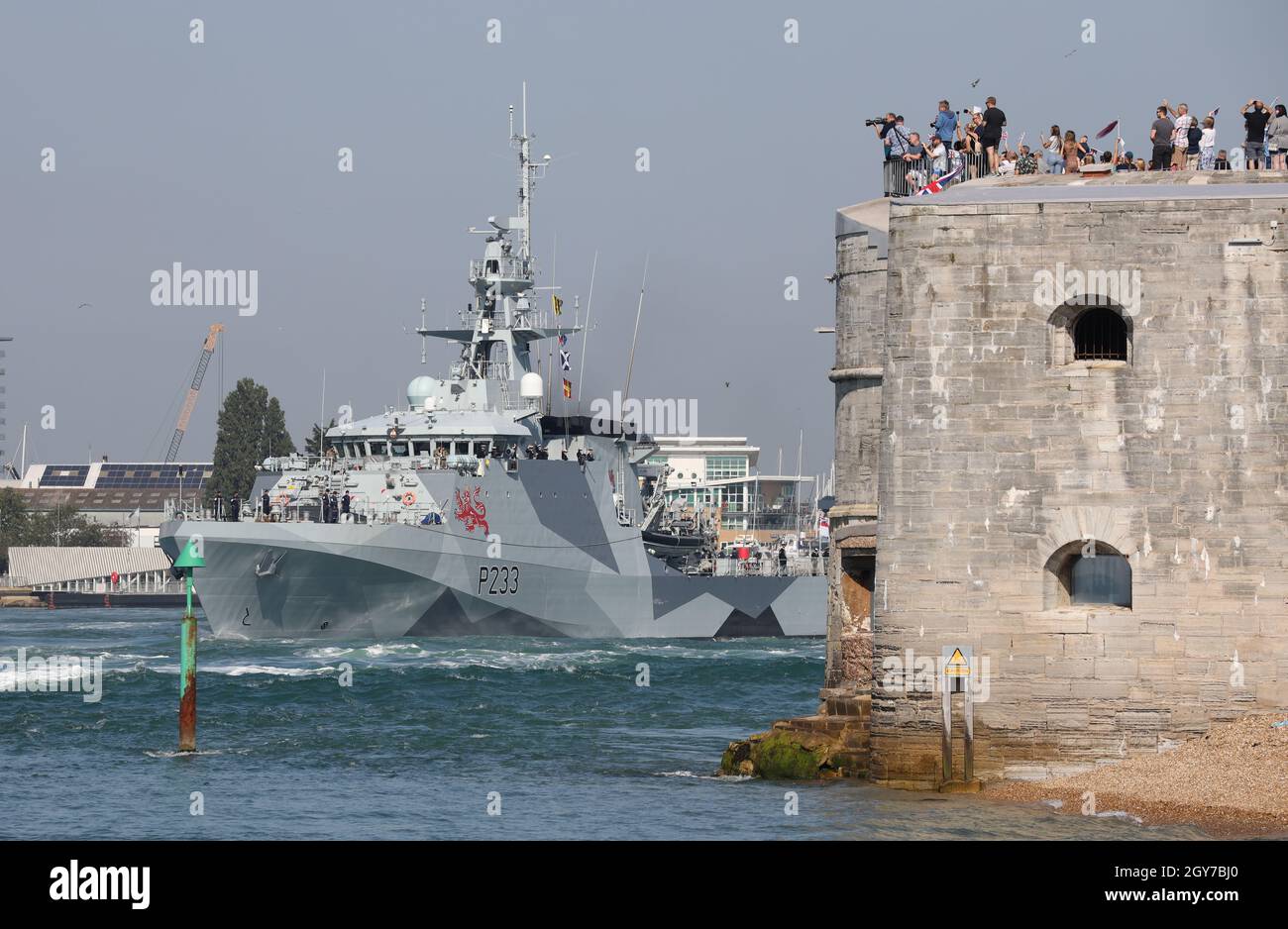 Well-wishers watch the Royal Navy patrol vessel HMS TAMAR leaving harbour heading for the Indo-Pacific region on a long-term deployment Stock Photo