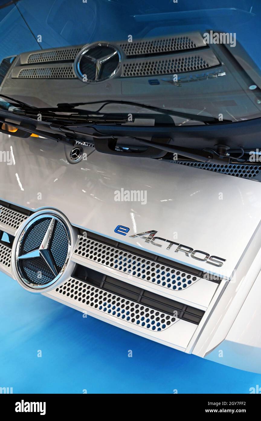 07 October 2021, RhinelandPalatinate, Wörth am Rhein The lettering eActros is attached to an