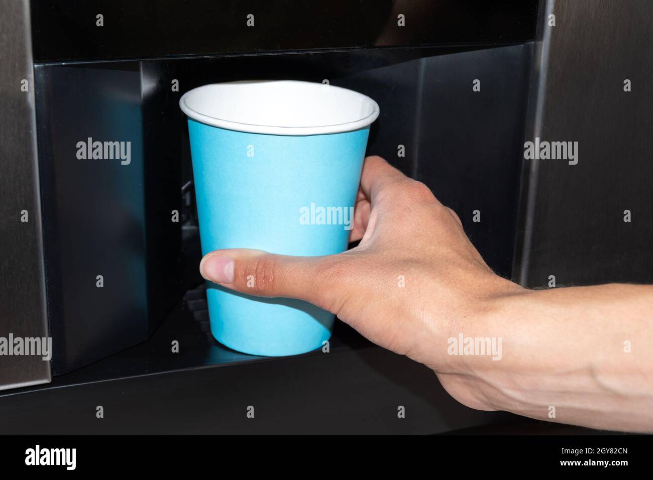 Barista coffee paper cup hi-res stock photography and images - Alamy