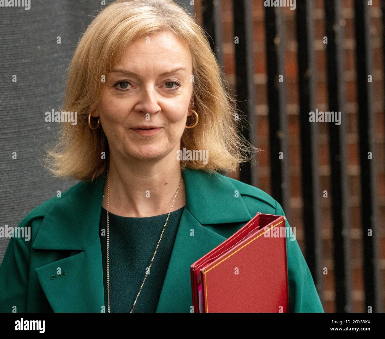 London, UK. 7th Oct, 2021. Liz Truss, Foreign Secretary in Downing Street, London Credit: Ian Davidson/Alamy Live News Stock Photo