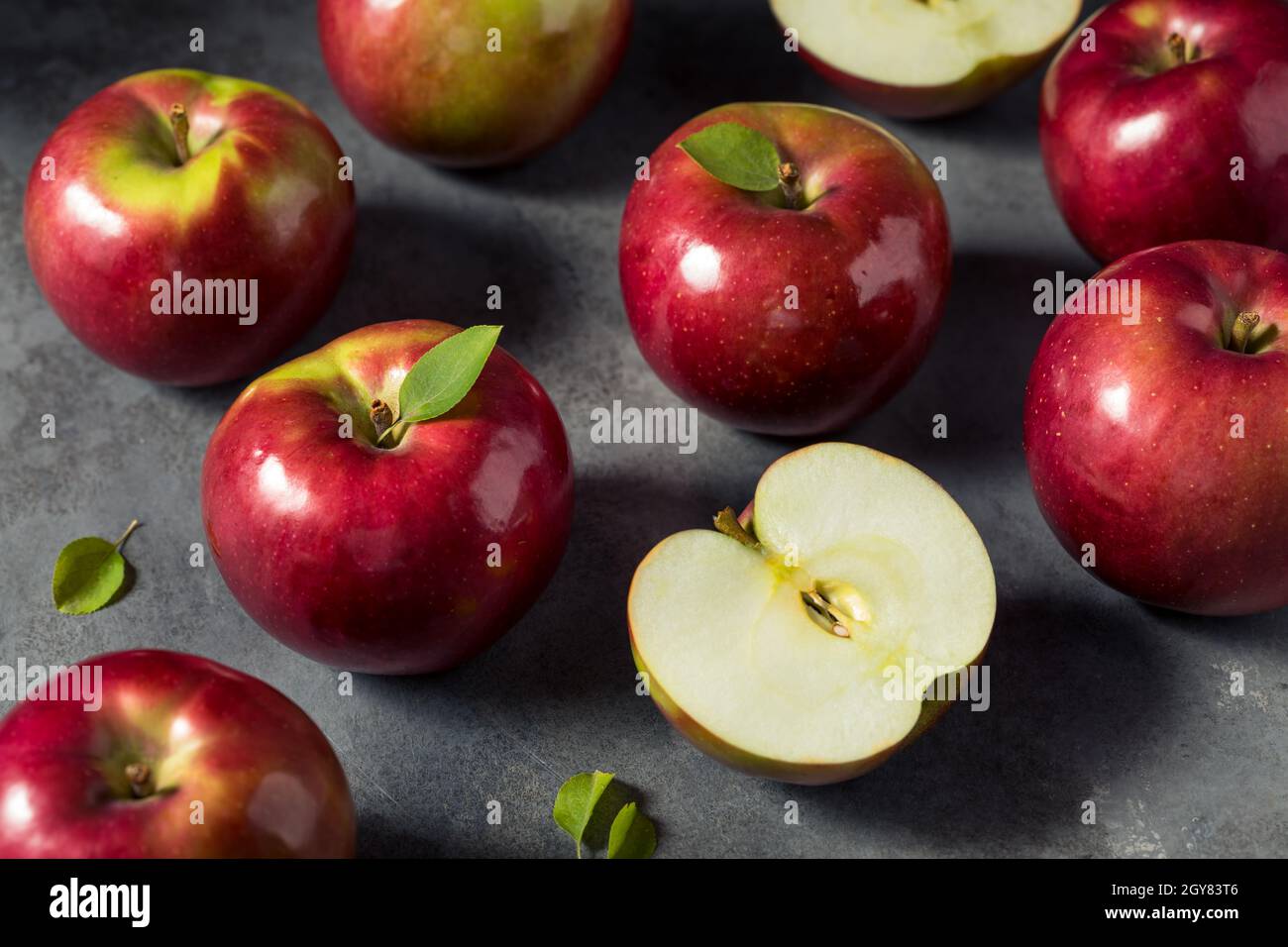 Healthy Organic Mcintosh Apples Ready to Eat Stock Photo Alamy