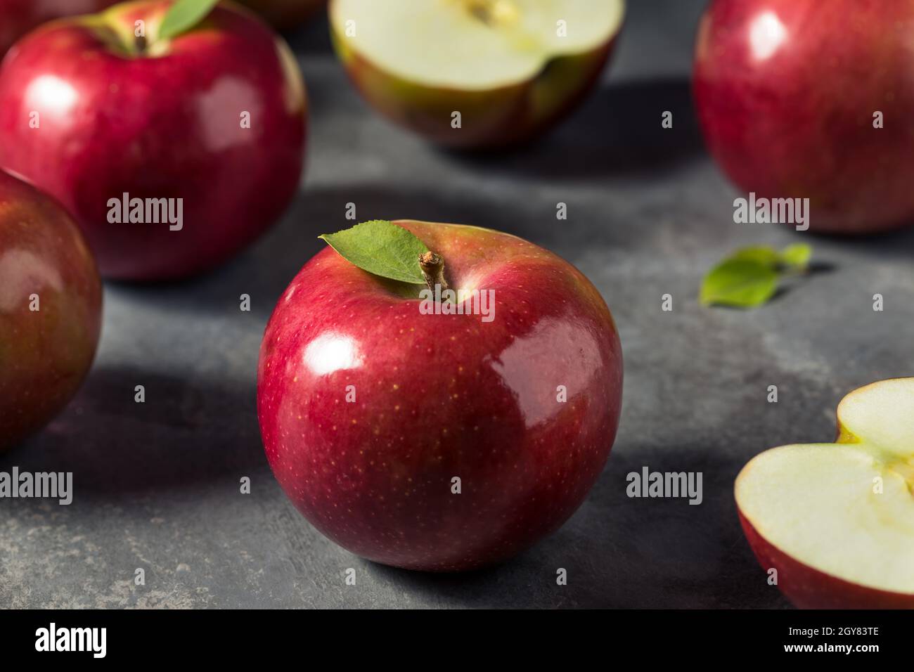 Healthy Organic Mcintosh Apples Ready to Eat Stock Photo Alamy