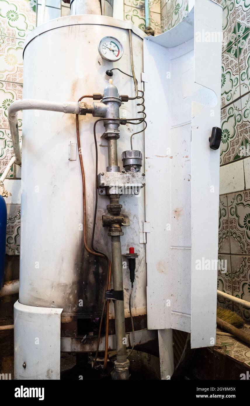 Old boiler gas hires stock photography and images Alamy