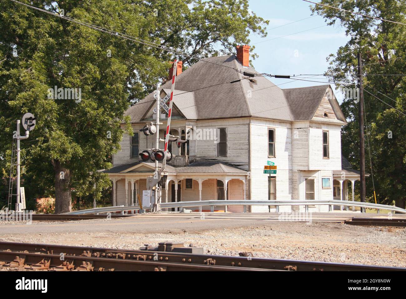 Abandoned Historic Home near railroad Stock Photo Alamy
