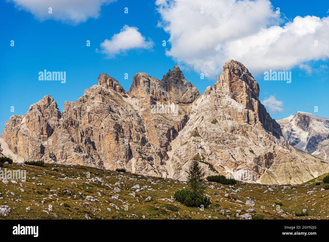 Mountain peaks of Sesto Dolomites near Tre Cime di Lavaredo, Croda dei Rondoi or Schwalbenkofel, Monte Rudo or Rautkofel, Cima Piatta Alta, Italy. Stock Photo