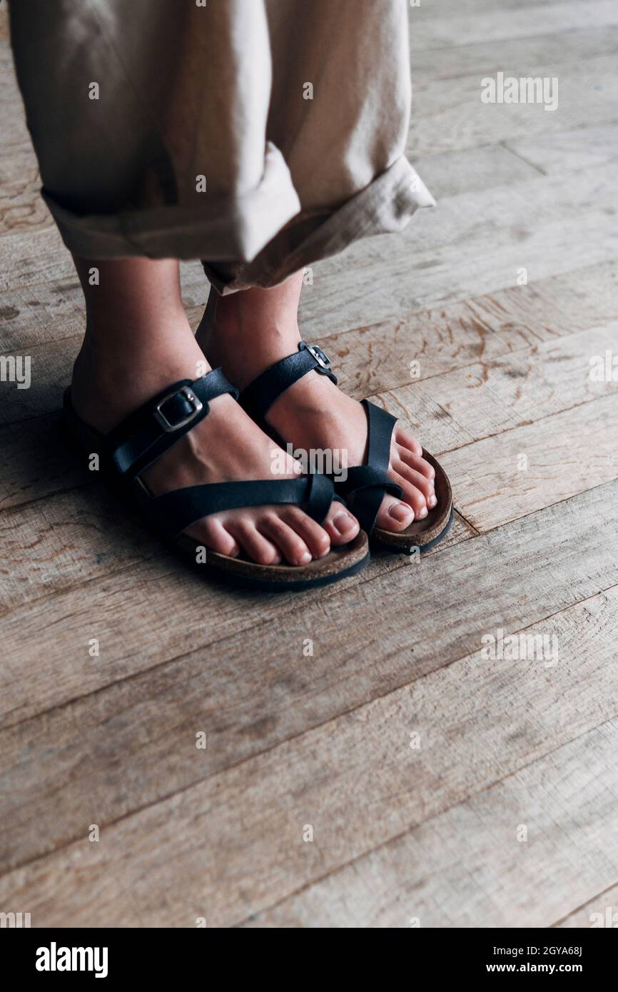 Page 3 - Feet Wearing Sandals High Resolution Stock Photography and Images  - Alamy