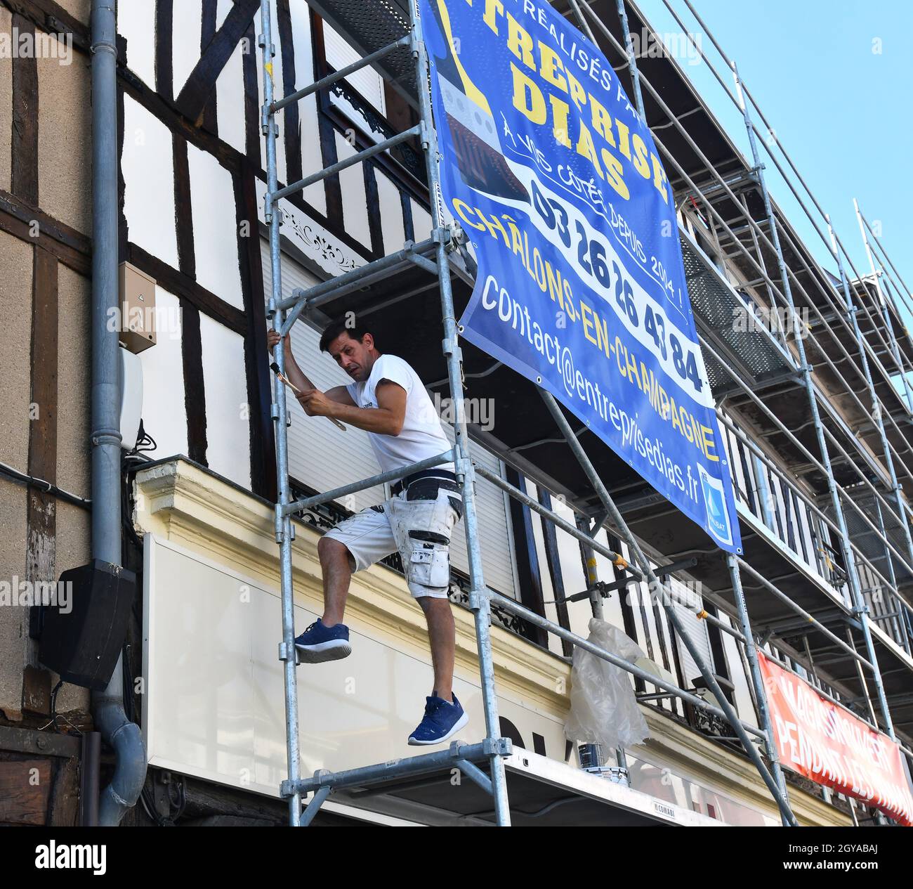 Painter decorator on scaffolding in Châlons-en-Champagne in France Stock Photo