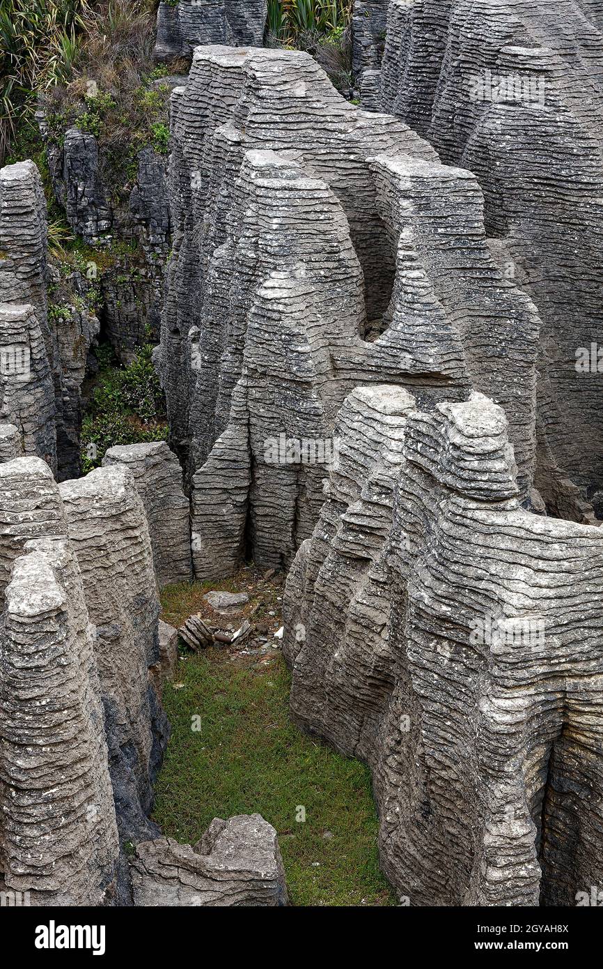 Pancake Rocks; limestone layers separated by siltstone layers; nature ...