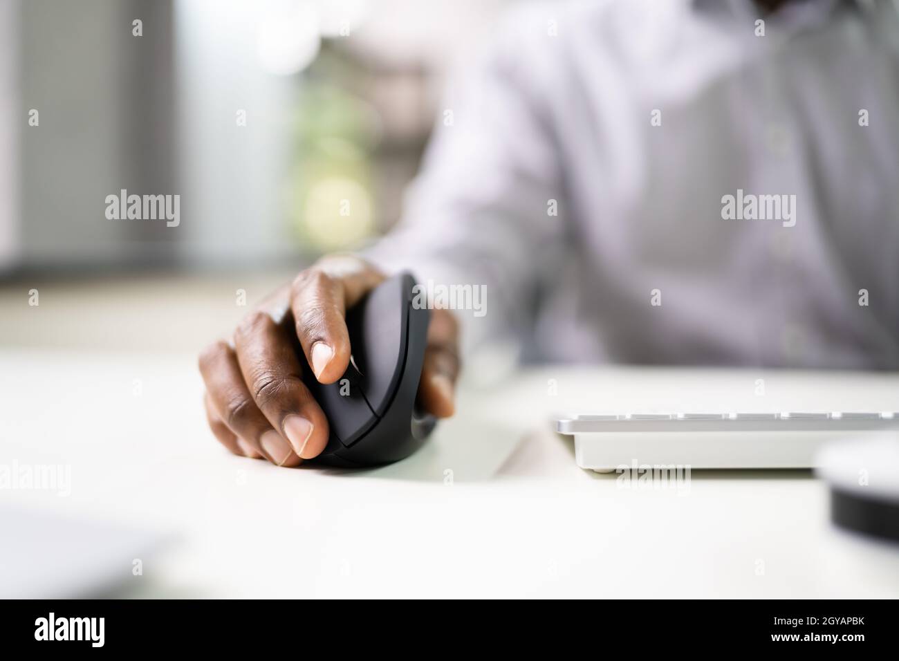 Vertical Ergonomic Optical Mouse For Carpal Tunnel Syndrome Prevention