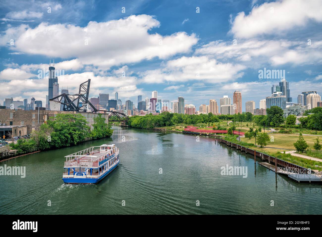 The Chicago River and downtown Chicago skyline USA Stock Photo - Alamy