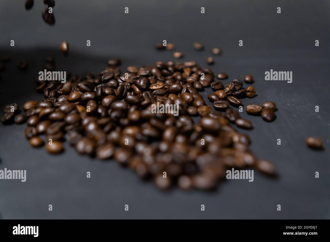 Pile of roasted coffee beans with dark gray background Stock Photo - Alamy