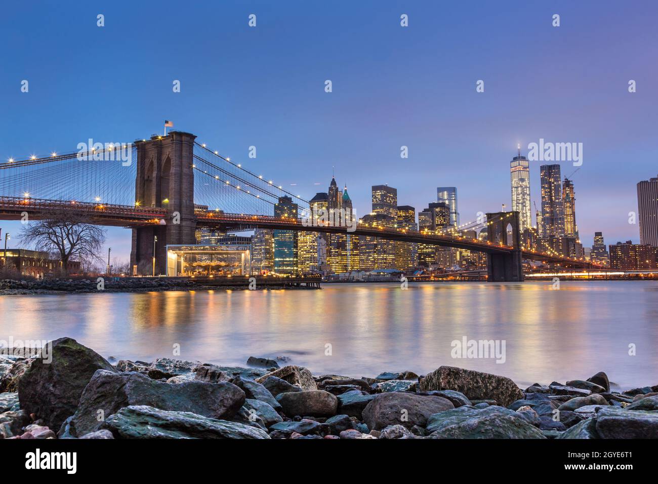 Brooklyn bridge and New York City Manhattan downtown skyline at dusk ...