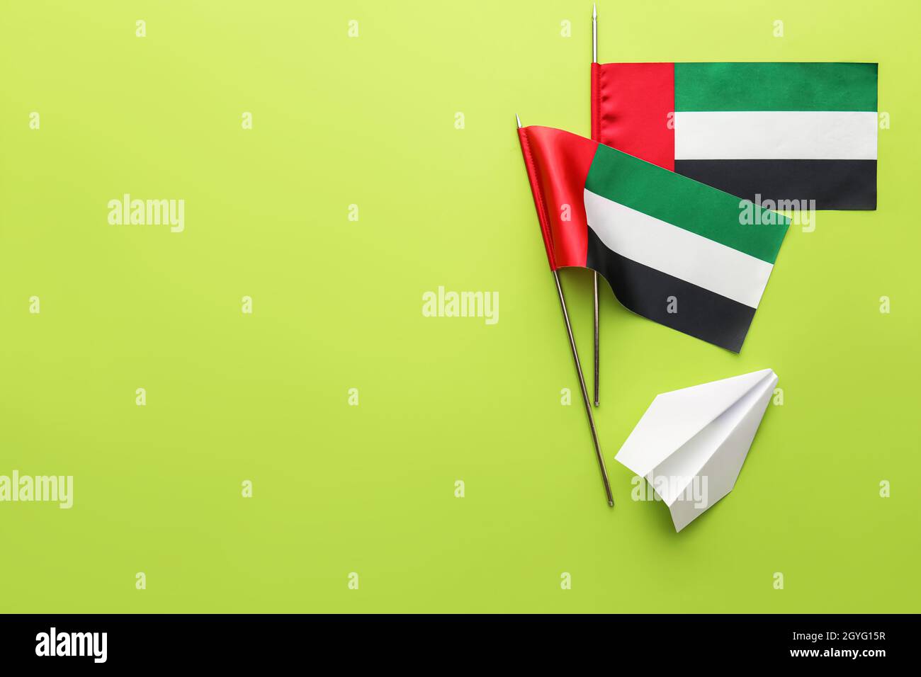 Cách tuyệt vời để thể hiện tình yêu với quốc gia UAE chính là vẽ hình máy bay giấy trên lá cờ. Bức hình đầy sáng tạo sẽ làm bạn bật cười và muốn tìm hiểu thêm về đẹp của nền văn hóa Trung Đông.