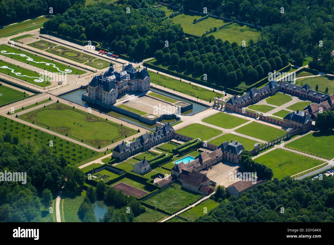 Aerial view of the castle and stables of Vaux le Vicomte near Paris and Melun in Seine et Marne, France - Classic palace built by Nicolas Fouquet, sup Stock Photo