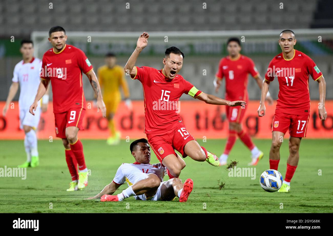 Sharjah. 8th Oct, 2021. Wu Xi (3rd R) of China competes with Vu Van Thanh (4th R) of Vietnam during the FIFA World Cup Qatar 2022 Asian qualification football match between China and Vietnam in Sharjah, the United Arab Emirates, Oct. 7, 2021. Credit: Xinhua/Alamy Live News Stock Photo